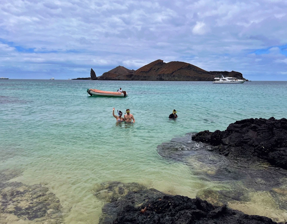 03_snorkeling-en-bahia-sullivan-isla-bartolome-1