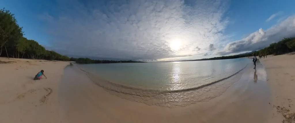 03_tortuga-bay-beach-santa-cruz-1