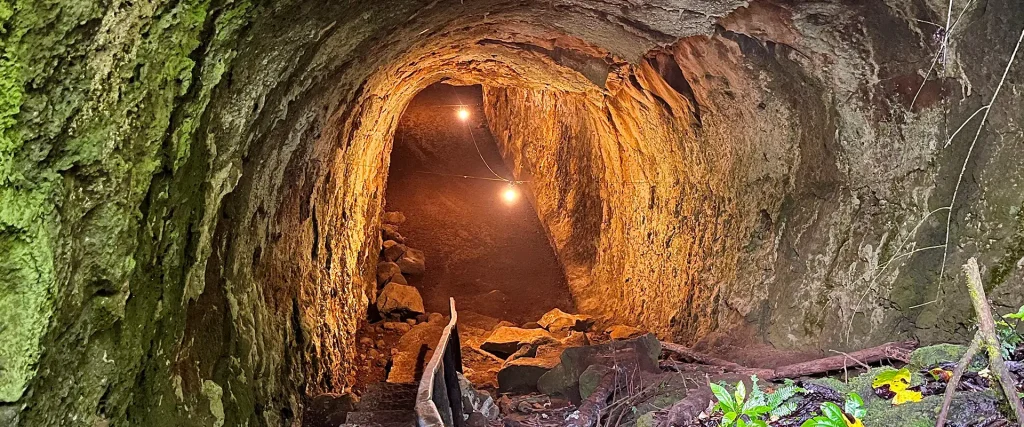 12_the-entrance-to-the-lava-tunnel-1