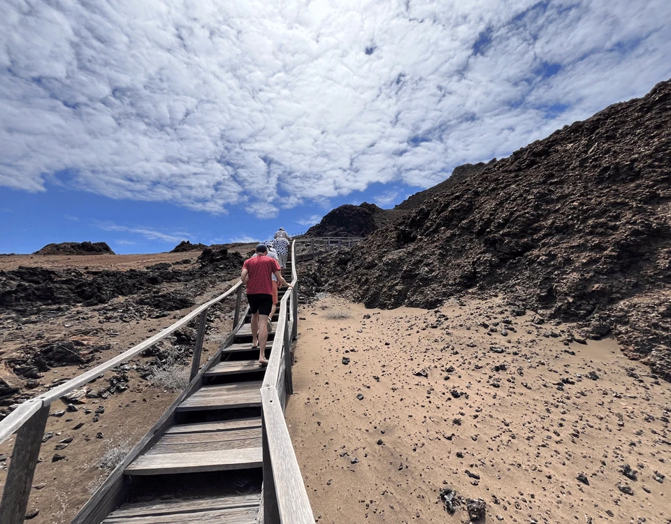 14_escalinata-hacia-la-parte-alta-de-la-isla-bartolome-1