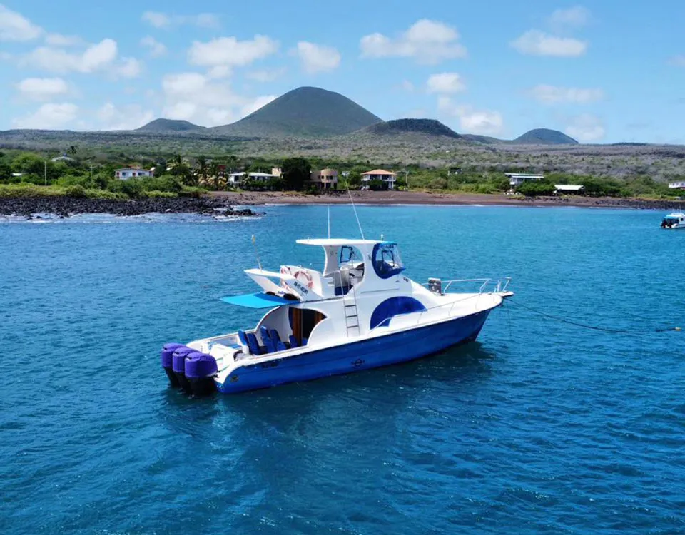 1_velasco-ibarra-pier-floreana-island-1