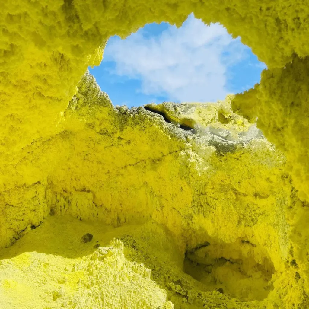 2_Volcan-de-azufre-1