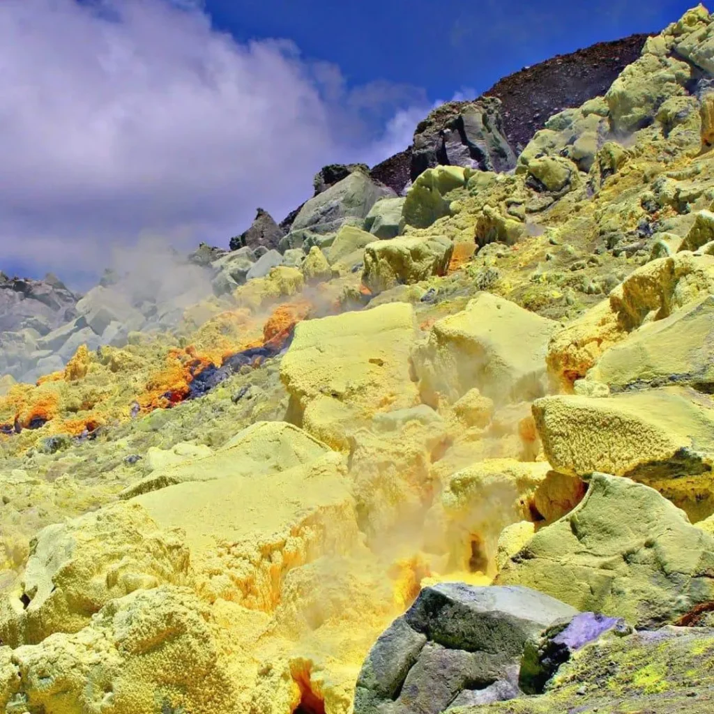 5_Volcan-de-azufre-3